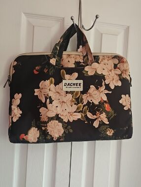 Dachee Floral Laptop Bag in Black and Beige